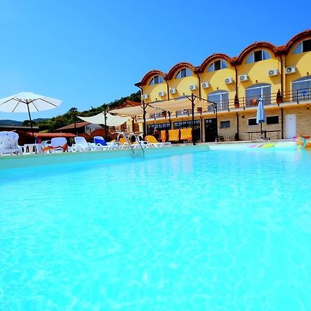Mai Danube Hotell Ieşelniţa Eksteriør bilde