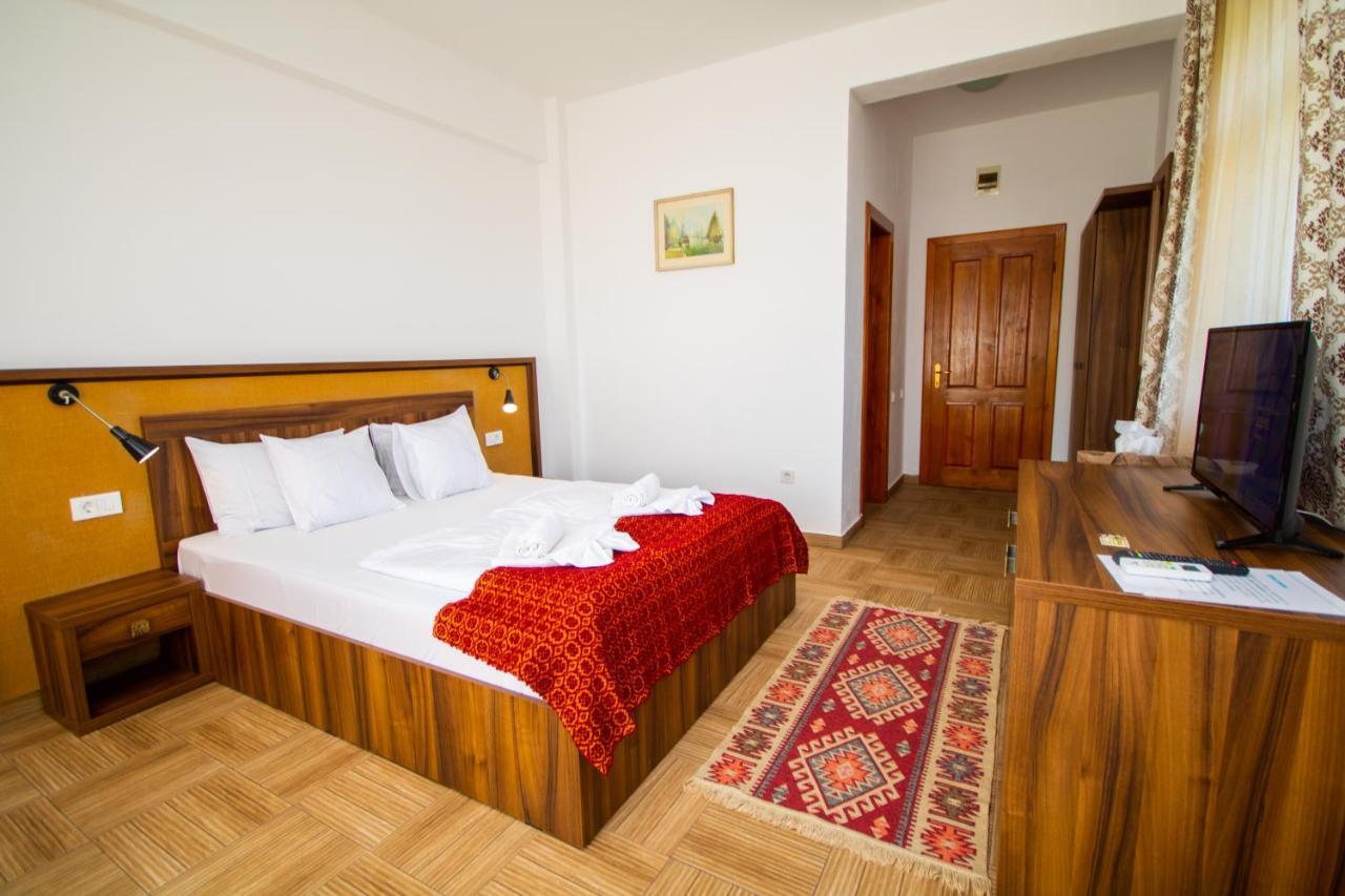 Mai Danube Hotell Ieşelniţa Eksteriør bilde