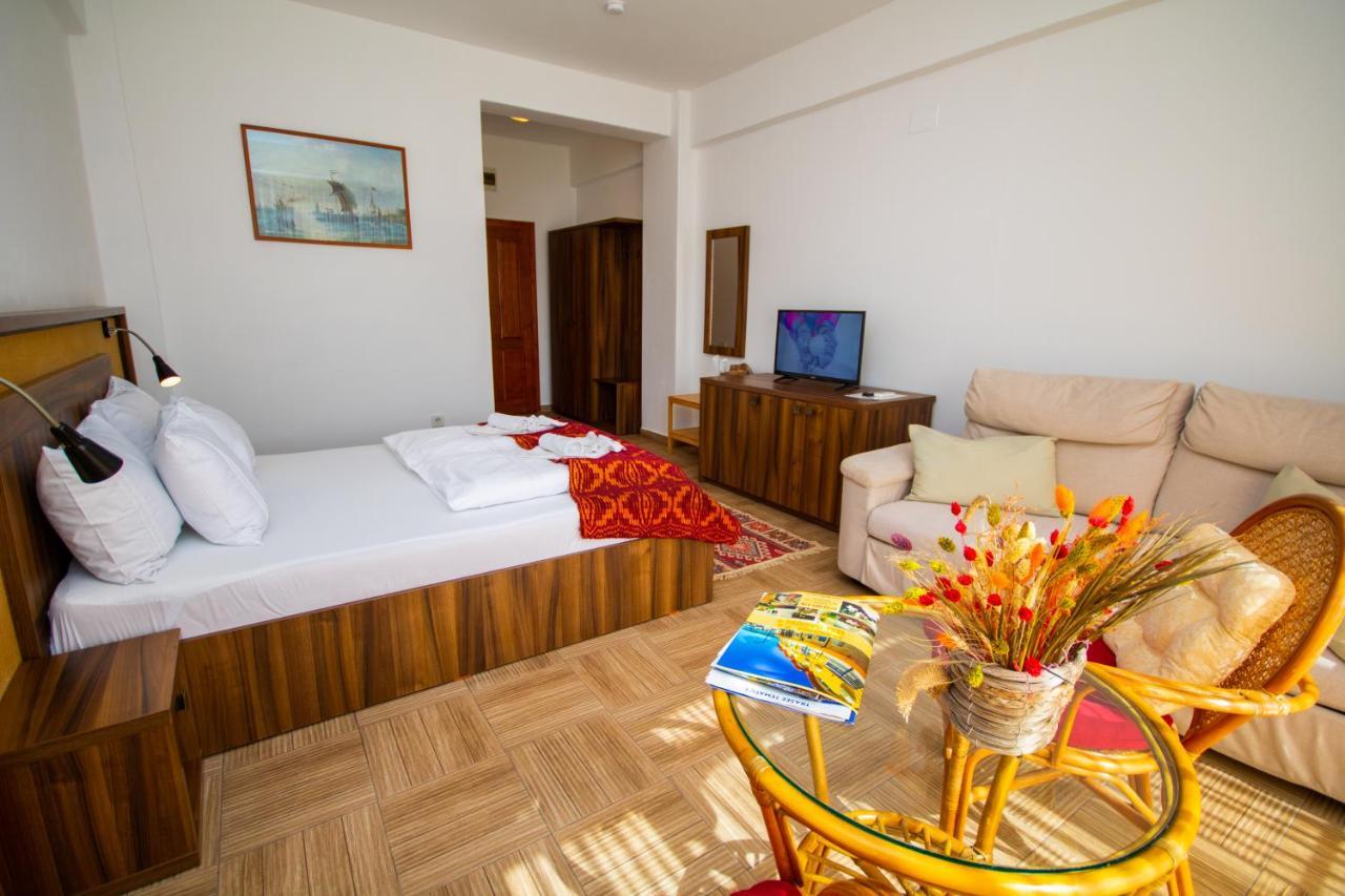 Mai Danube Hotell Ieşelniţa Eksteriør bilde