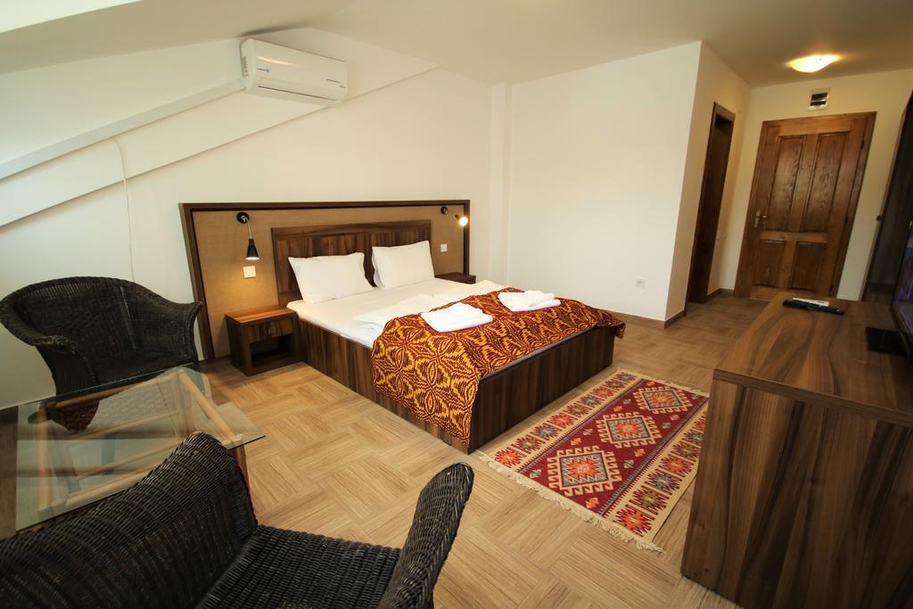 Mai Danube Hotell Ieşelniţa Eksteriør bilde