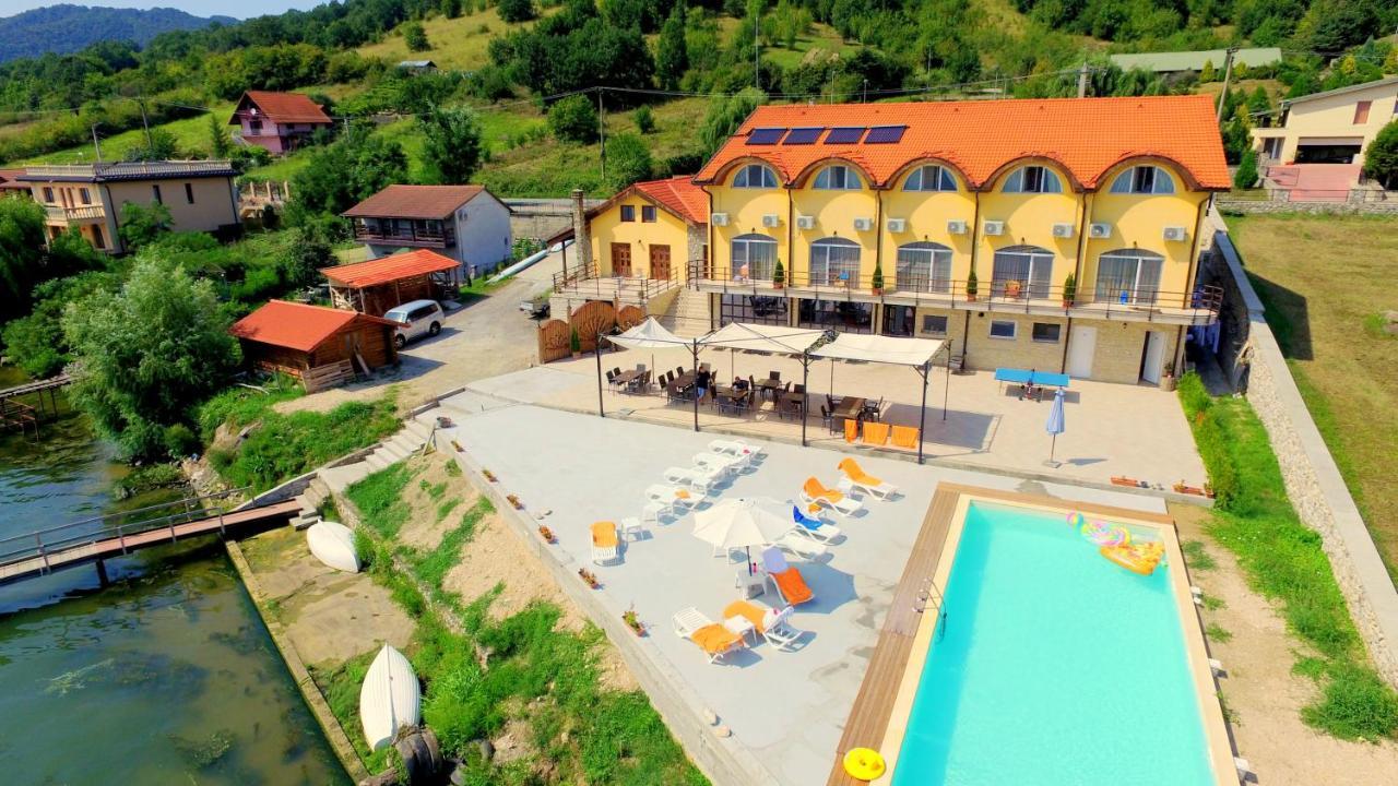 Mai Danube Hotell Ieşelniţa Eksteriør bilde