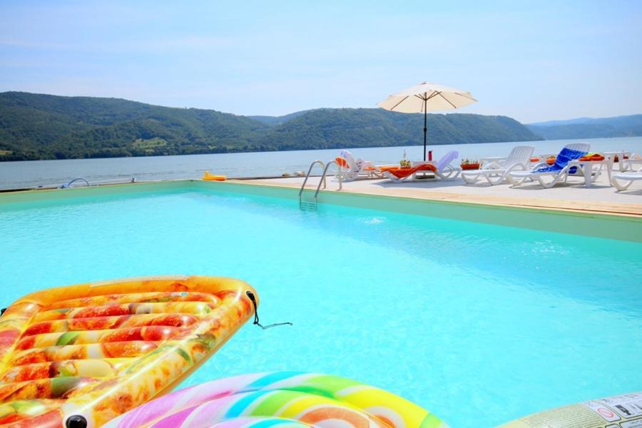 Mai Danube Hotell Ieşelniţa Eksteriør bilde