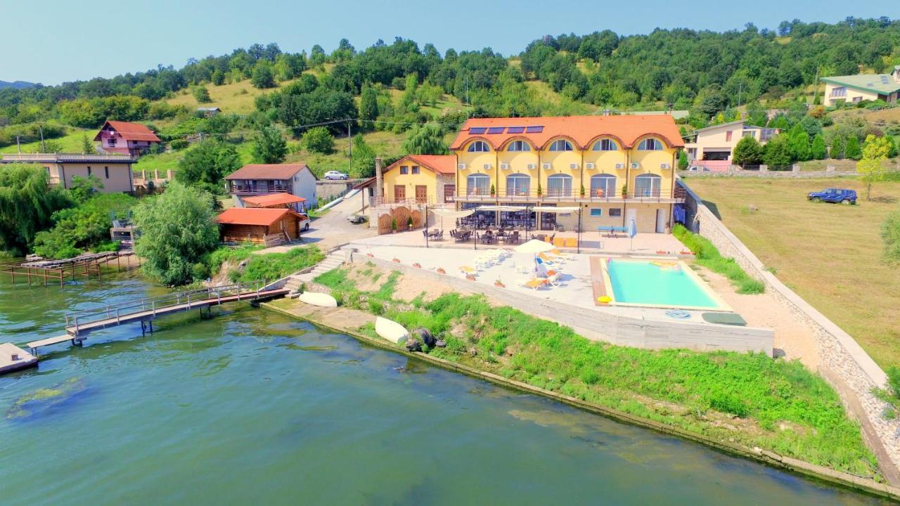 Mai Danube Hotell Ieşelniţa Eksteriør bilde