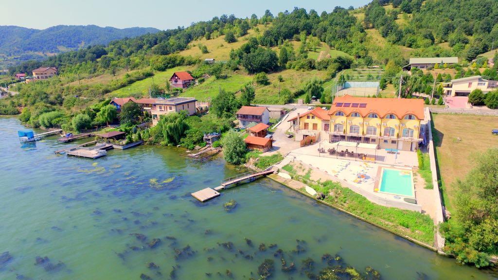 Mai Danube Hotell Ieşelniţa Eksteriør bilde