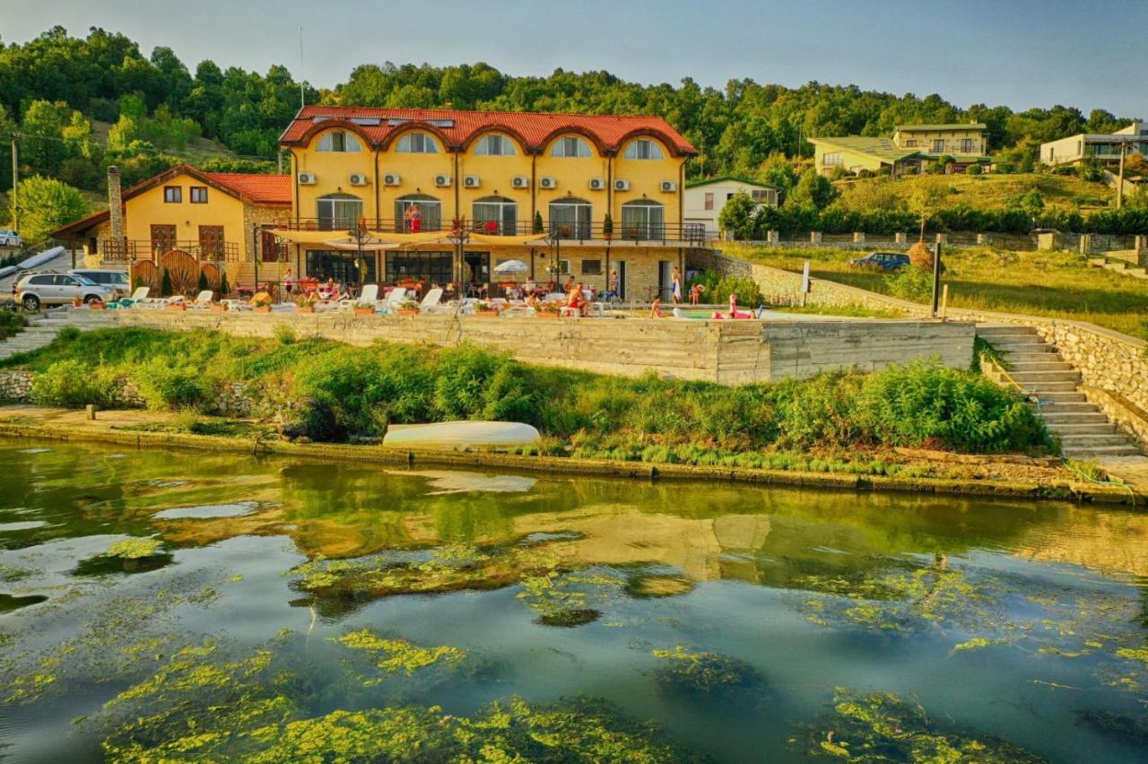 Mai Danube Hotell Ieşelniţa Eksteriør bilde